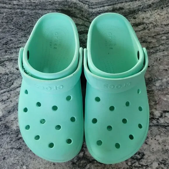Crocs Unisex-Adult Classic Mint Green  Clog Mens 6 Women’s   8 Slip On - Picture 2 of 5